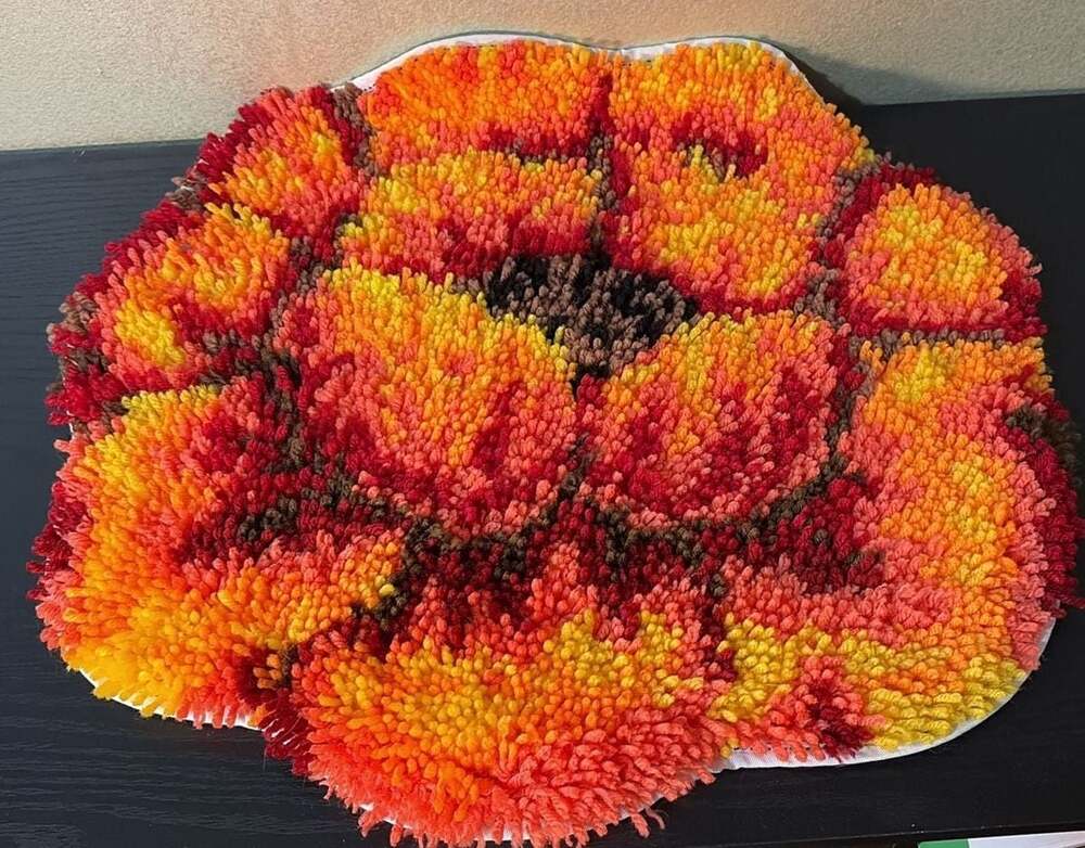 Vintage Handcrafted Latch Hook Flower Rug Retro Floral Accent Mat